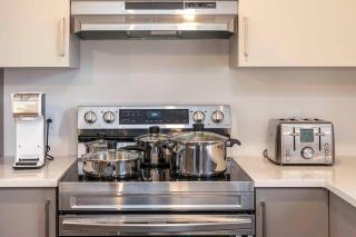 City Oasis with Free Parking and Stylish Urban Gem - Longueuil - 5