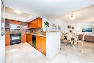 Luxury Oceanfront 3-Bedroom Condo with 3 Balconies - Sunny Isles Beach - 1
