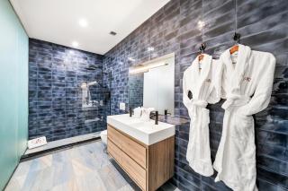 Landmarked NYC Townhome - Sleeps 10 -Group-Friendly - New York - 2