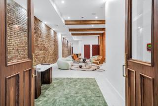 Landmarked NYC Townhome - Sleeps 10 -Group-Friendly - 9
