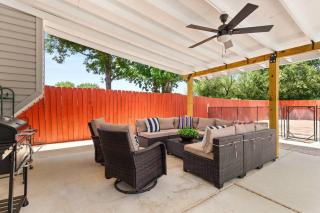 Pool Oasis by Seaworld 5 Bedrooms Game room - San Antonio - 5