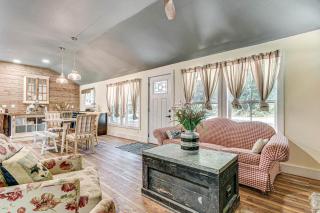 Benton Harbor Home 3 Mi to Beach Grill and Yard - 7