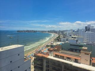 Aconchegante APARTAMENTO - Praia do Morro- Beira Mar com vista para o mar - 2 quartos , 2 banheiros, 2 vagas garagem, 1 varandas, 2 elevadores, Wi-Fi - bem localizado - 3