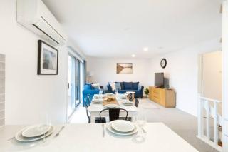 400m walk to Main Beach! Garage - BBQ - Patio - 1