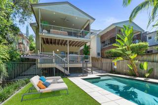 Large Family Pool Home in Taringa 6km to CBD Pets - 1