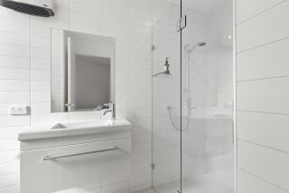 Tenby Apartments - 3