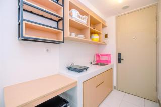 Homey and Simply Look Studio Tokyo Riverside PIK 2 Apartment By Travelio - Rawalembang - 5