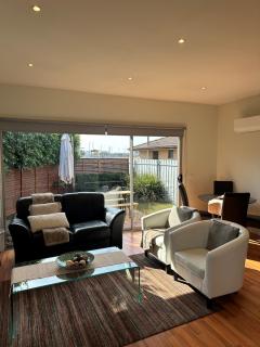 Lbarza Charming Central 2BR Townhouse - 0