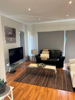 Lbarza Charming Central 2BR Townhouse - 3