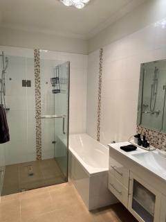 Lbarza Charming Central 2BR Townhouse - 2