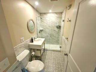 Winthrop Arms Hotel Restaurant Logan Airport - 6