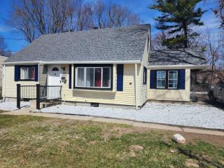 Spacious home away from home - Bloomfield - 1