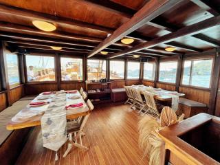 Leticia Liveaboard - Labuan Bajo - 9