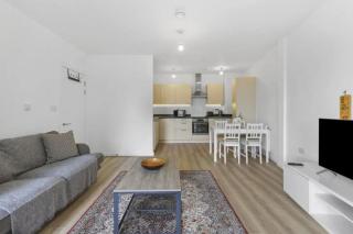 Centrally Located - Modern - 2Bed - 2Bath Apartment - 1