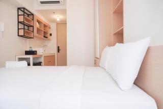 Warm and Simply Studio at Tokyo Riverside PIK 2 Apartment By Travelio - Rawalembang - 6