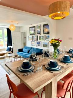 Spacious Home, Walk to City Centre & Free Parking - 2