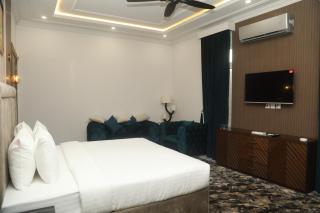 Swarg Hotel - 4