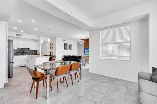 Sunny Storey Lake Oasis w/ Pool & near disney - Kissimmee - 8