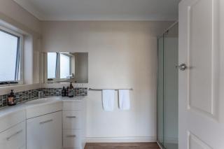 Cosy and Comfortable Unit with Parking & Wifi - 8