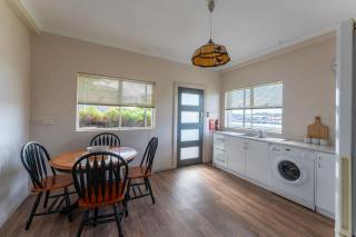 Cosy and Comfortable Unit with Parking & Wifi - 6