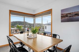 The Residential Retreat-Sleeps 15-Close to Shops - Warrane - 7