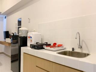 Homey and Comfortable Studio Tokyo Riverside PIK 2 Apartment By Travelio - Rawalembang - 1
