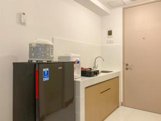 Homey and Comfortable Studio Tokyo Riverside PIK 2 Apartment By Travelio - Rawalembang - 2