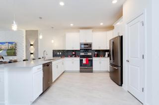 Last Minute Disney Getaway! Private Pool, Hot Tub & Games Room. Book Now! #27832 - Kissimmee - 1