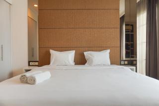 Best Homey and Strategic Studio at Bellezza Apartment By Travelio - 9