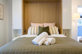 Luxury Studio With Balcony - Close to Supermarket - Christchurch - 9