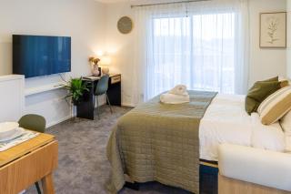 Luxury Studio With Balcony - Close to Supermarket - Christchurch - 8