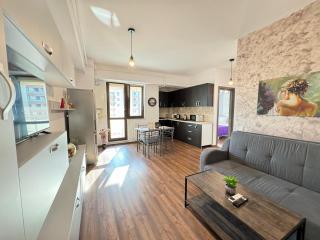 Lazar Tower Apartments with 2 Bedroom and Parking near Palas - Iaşi - 0