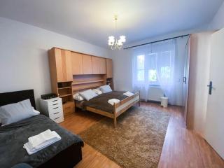 Cozy and Modern 2-bedroom Apartment - Koliba - 9