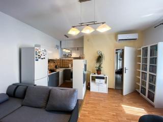 Cozy and Modern 2-bedroom Apartment - Koliba - 3