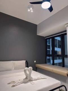 Awesome Pool View 2BR TV Box Country Garden - Johor Bahru - 6