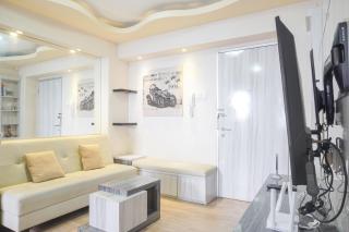 Modern and Large 2BR Green Bay Pluit Apartment Facing Spectacular Sea View By Travelio - Jakarta - 1