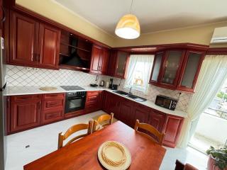 Sunny and Spacious Luxury House - 5