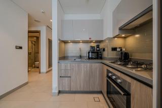 Stylish 1 BDR apartment in Sobha Waves - Dubai - 2