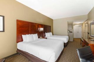 Comfort Inn & Suites - 3