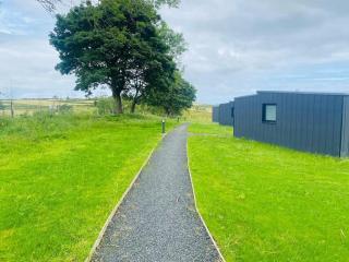 Luxury 1 bedroom Glamping Cabin with Hot Tub & BBQ - 1