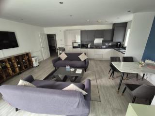 Luxury 2Bedroom - 2Bath - Prime location - Patio - 4