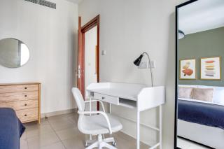 Blueground Standpoint city view pool garage DXB-961 - 1