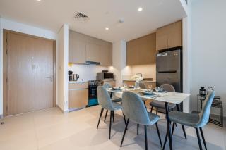 Exquisite 1BDR apartment in Creek with Pool View - Dubai - 1