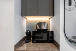 Waves - Premium Studio Stay in the Heart of Business Bay - Dubai - 2