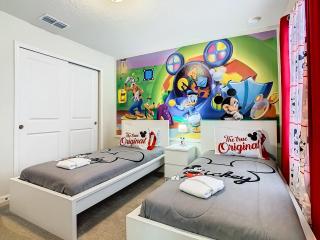 7BR Resort Home BBQ Pvt Pool - Davenport - 4