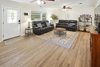 Adorable Southside ATM Cottage with Bikes, Pets OK - College Station - 9