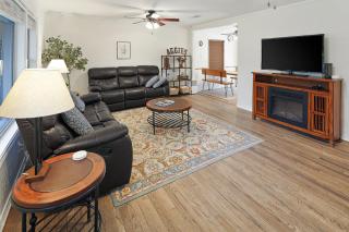 Adorable Southside ATM Cottage with Bikes, Pets OK - College Station - 1