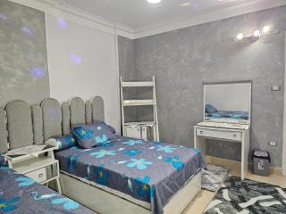 شقة سكنية مكونة من ثلاث غرف نوم وحمامين - Cairo - 4