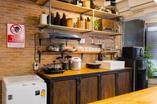 2BR House with Bathtub near Old City - 1