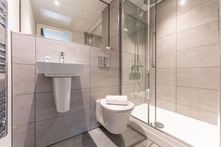 Stylish 2 Bed 2 Bath Apt in BMH City Centre - Birmingham - 4